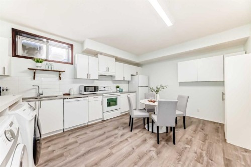 218 Schiller Place Nw, Calgary, AB - Indoor Photo Showing Kitchen