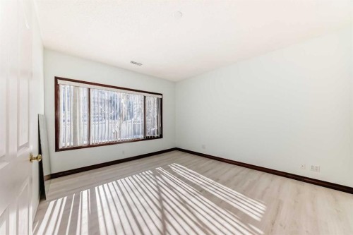 218 Schiller Place Nw, Calgary, AB - Indoor Photo Showing Other Room