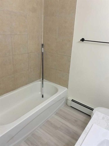 1917 5 Street Sw, Calgary, AB - Indoor Photo Showing Bathroom