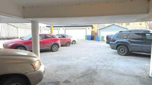 1917 5 Street Sw, Calgary, AB - Indoor Photo Showing Garage