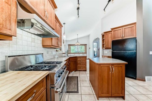 60 Hamptons Terrace Nw, Calgary, AB - Indoor Photo Showing Kitchen