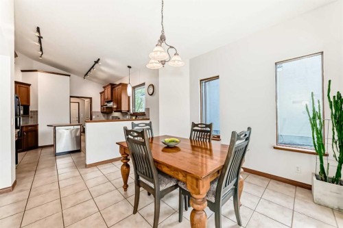 60 Hamptons Terrace Nw, Calgary, AB - Indoor Photo Showing Dining Room