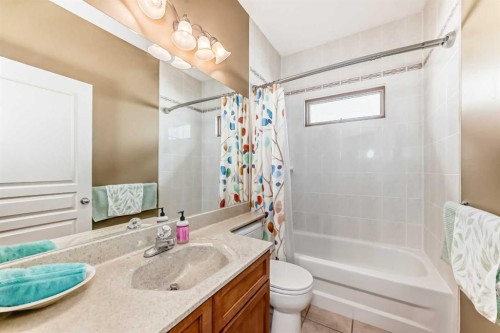 60 Hamptons Terrace Nw, Calgary, AB - Indoor Photo Showing Bathroom