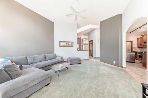 60 Hamptons Terrace Nw, Calgary, AB - Indoor Photo Showing Living Room