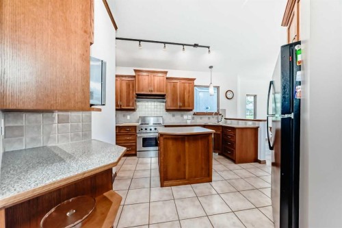 60 Hamptons Terrace Nw, Calgary, AB - Indoor Photo Showing Kitchen