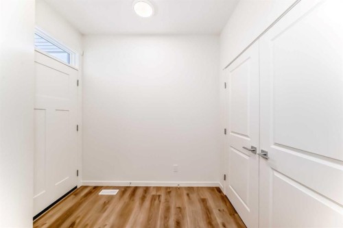 23 Bartlett Crescent Se, Calgary, AB - Indoor Photo Showing Other Room