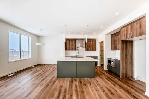 23 Bartlett Crescent Se, Calgary, AB - Indoor Photo Showing Kitchen