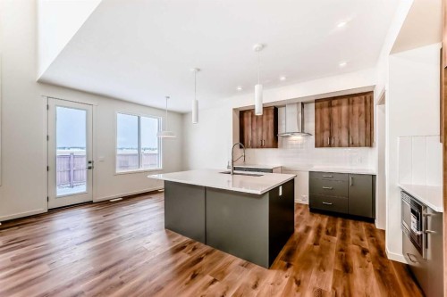 23 Bartlett Crescent Se, Calgary, AB - Indoor Photo Showing Kitchen With Upgraded Kitchen