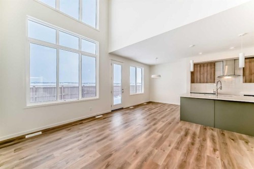 23 Bartlett Crescent Se, Calgary, AB - Indoor Photo Showing Kitchen