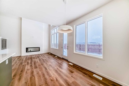 23 Bartlett Crescent Se, Calgary, AB - Indoor Photo Showing Other Room