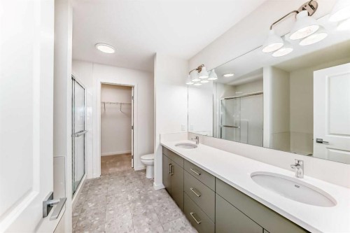 23 Bartlett Crescent Se, Calgary, AB - Indoor Photo Showing Bathroom