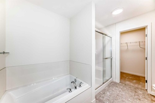 23 Bartlett Crescent Se, Calgary, AB - Indoor Photo Showing Bathroom