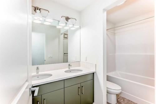 23 Bartlett Crescent Se, Calgary, AB - Indoor Photo Showing Bathroom