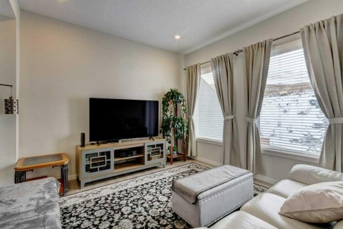 210 Cranbrook Square Se, Calgary, AB - Indoor Photo Showing Living Room