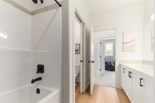 80 Creekside Path Sw, Calgary, AB - Indoor Photo Showing Bathroom