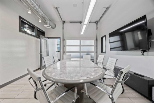 1742 10 Avenue Sw, Calgary, AB 