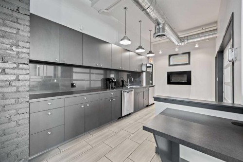 1742 10 Avenue Sw, Calgary, AB 