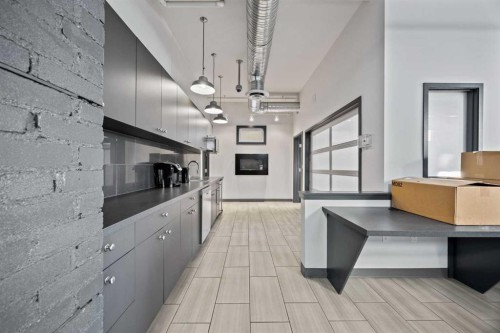 1742 10 Avenue Sw, Calgary, AB 