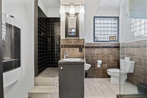 1742 10 Avenue Sw, Calgary, AB 