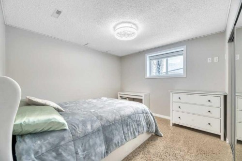 392 Rainbow Falls Way, Chestermere, AB - Indoor Photo Showing Bedroom