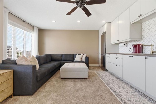124 Ranch Road, Okotoks, AB - Indoor Photo Showing Living Room