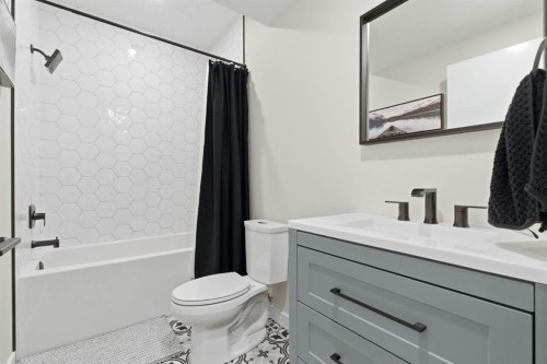 117 Ranchers View, Okotoks, AB - Indoor Photo Showing Bathroom