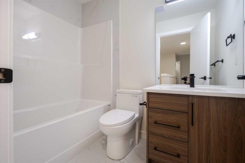 231 Sage Hill Circle Nw, Calgary, AB - Indoor Photo Showing Bathroom