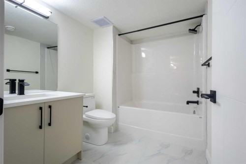 231 Sage Hill Circle Nw, Calgary, AB - Indoor Photo Showing Bathroom