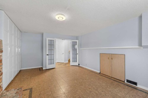 8416 7 Street Sw, Calgary, AB - Indoor Photo Showing Other Room