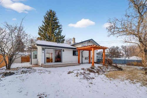 8416 7 Street Sw, Calgary, AB - Outdoor