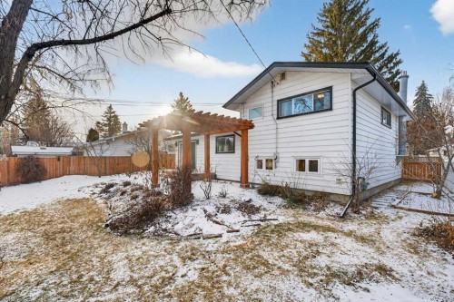 8416 7 Street Sw, Calgary, AB - Outdoor