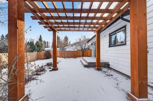8416 7 Street Sw, Calgary, AB - Outdoor