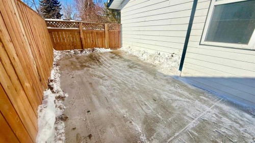 8416 7 Street Sw, Calgary, AB - Outdoor