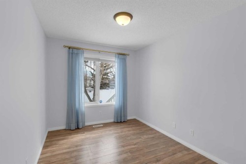 2-200 Sandstone Drive Nw, Calgary, AB - Indoor Photo Showing Other Room