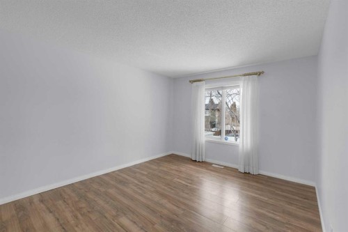 2-200 Sandstone Drive Nw, Calgary, AB - Indoor Photo Showing Other Room