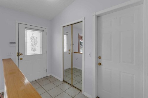 2-200 Sandstone Drive Nw, Calgary, AB - Indoor Photo Showing Other Room