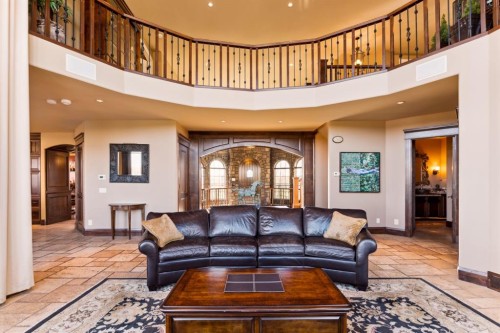 2248 9 Avenue Se, Calgary, AB - Indoor Photo Showing Living Room