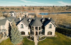 2248 9 Avenue SE Calgary, AB T2G 5P7