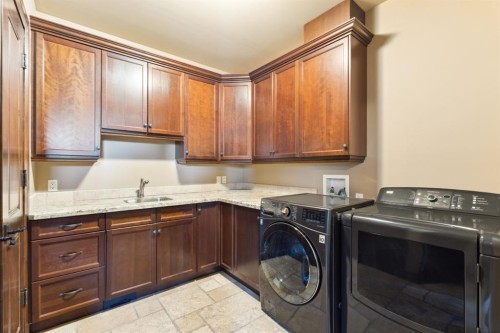 2248 9 Avenue Se, Calgary, AB - Indoor Photo Showing Laundry Room