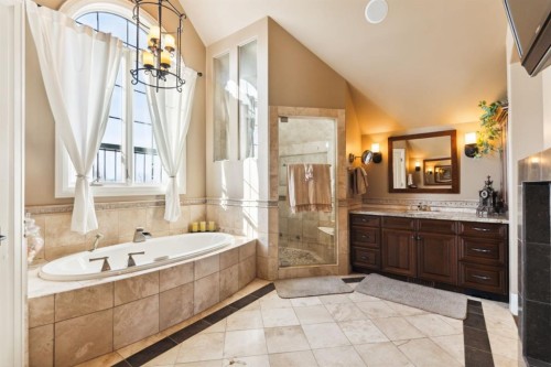 2248 9 Avenue Se, Calgary, AB - Indoor Photo Showing Bathroom