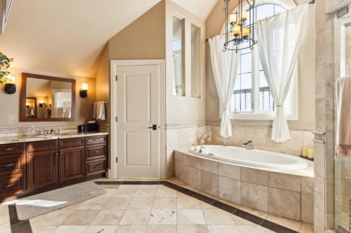 2248 9 Avenue Se, Calgary, AB - Indoor Photo Showing Bathroom