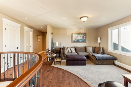 2248 9 Avenue Se, Calgary, AB - Indoor Photo Showing Living Room