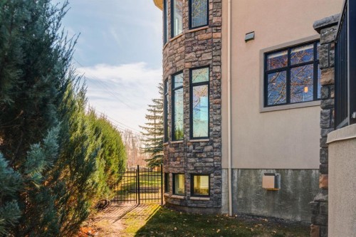 2248 9 Avenue Se, Calgary, AB - Outdoor