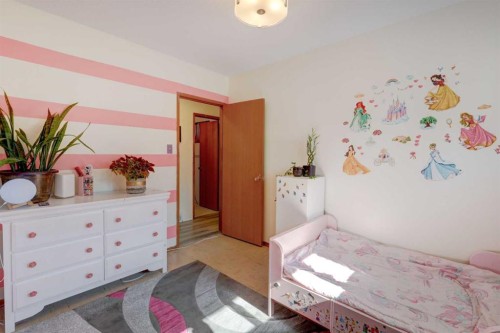 4721 Edmonton Trail Ne, Calgary, AB - Indoor Photo Showing Bedroom