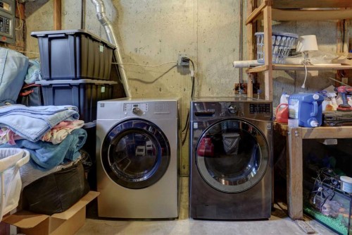 4721 Edmonton Trail Ne, Calgary, AB - Indoor Photo Showing Laundry Room