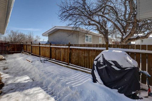 4721 Edmonton Trail Ne, Calgary, AB - Outdoor