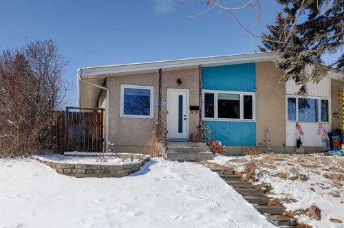 4721 Edmonton Trail Ne, Calgary, AB - Outdoor