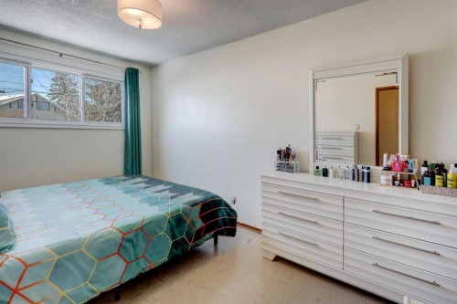 4721 Edmonton Trail Ne, Calgary, AB - Indoor Photo Showing Bedroom
