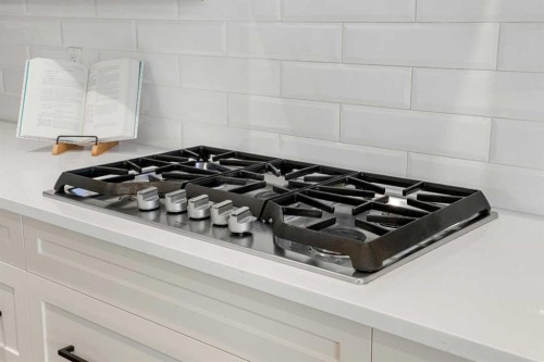 3917 2 Street Nw, Calgary, AB - Indoor Photo Showing Kitchen
