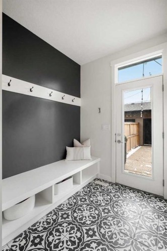 3917 2 Street Nw, Calgary, AB - Indoor Photo Showing Other Room